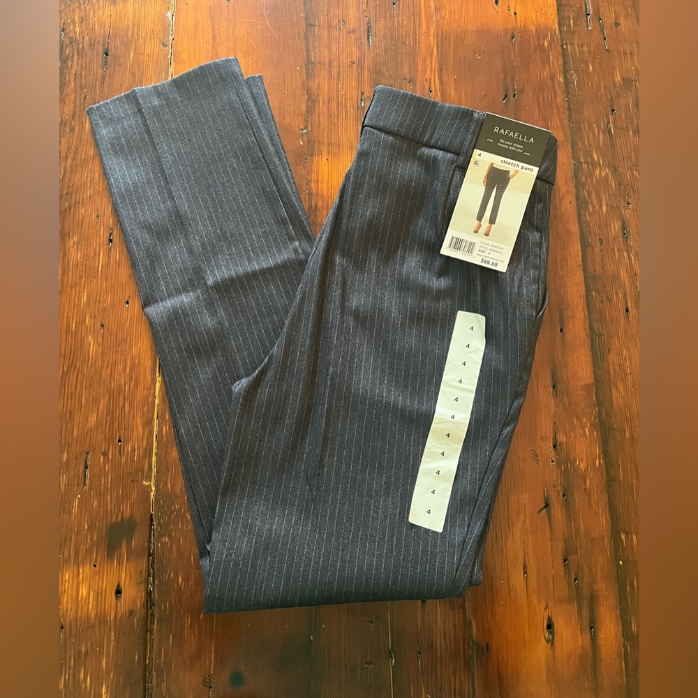 ❤️ 5/$25 NWT Rafaella Gray Ankle Cropped Pants with Pinstripes